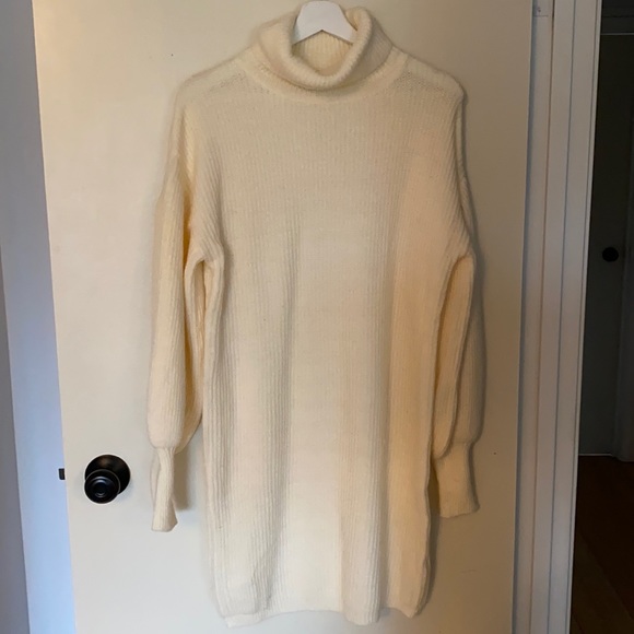 Never worn sweater dress from pretty little thing - Picture 1 of 2